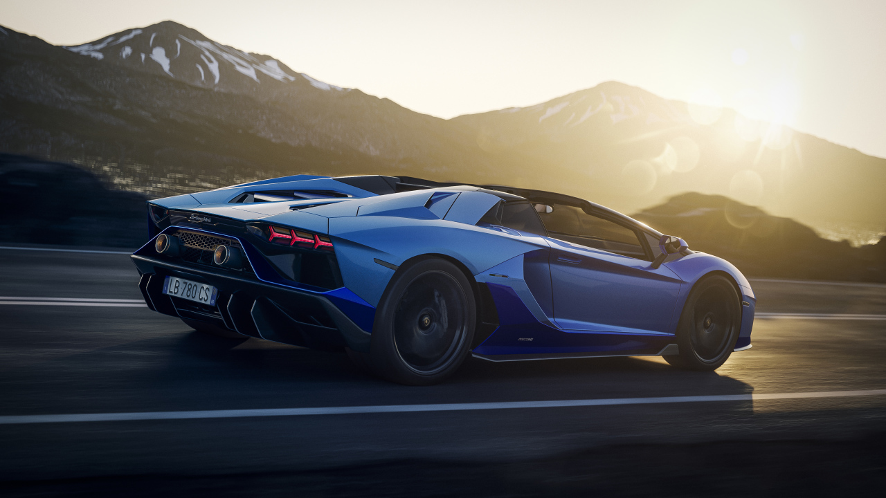 Синий спорткар Lamborghini Aventador LP 780-4 Ultimate 2021