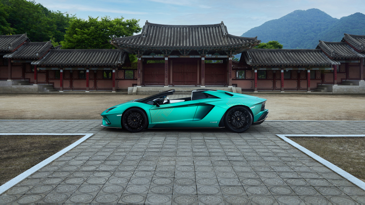 Спортивный кабриолет Lamborghini Aventador S, 2021 года