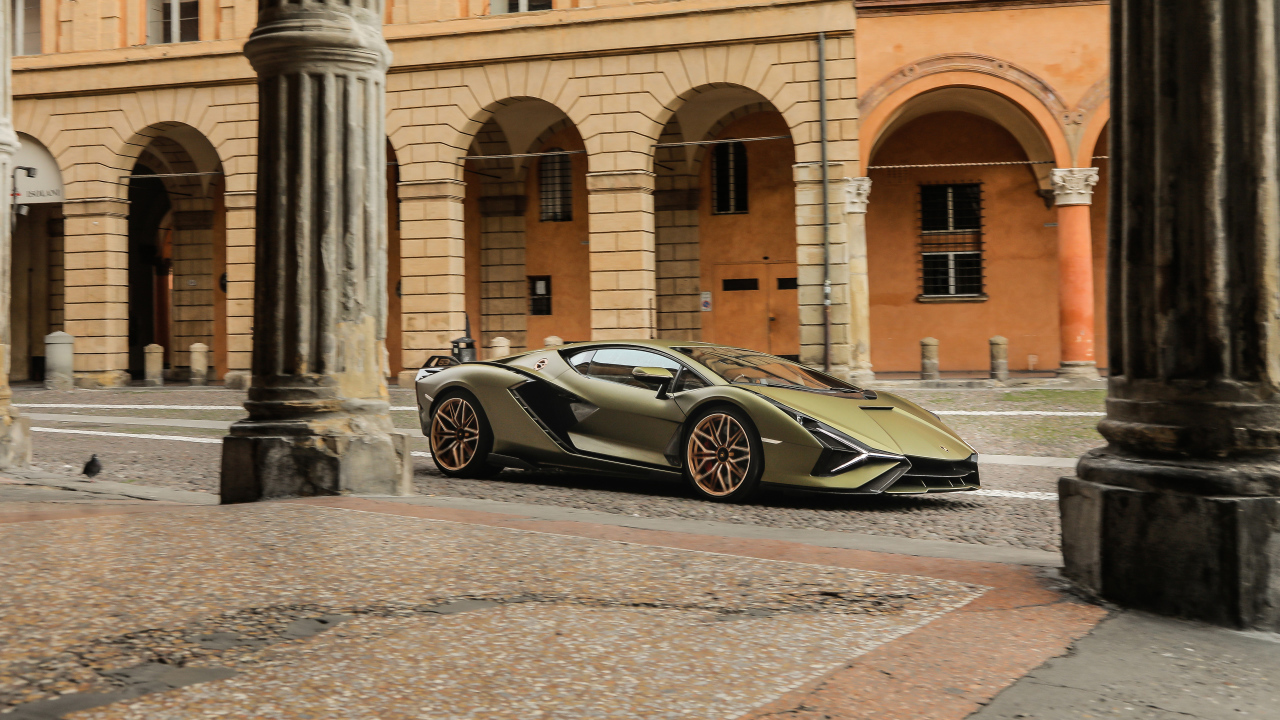 Автомобиль  Lamborghini Sián FKP 37,  2021 года в городе