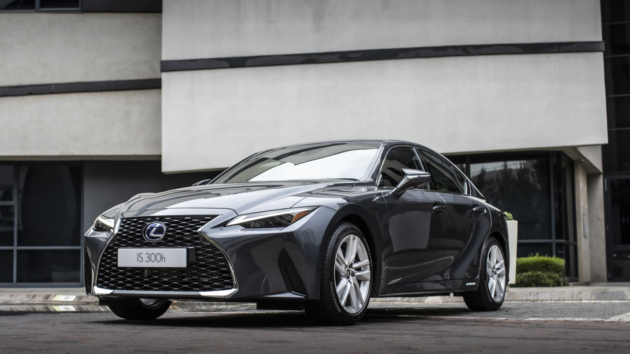 Автомобиль Lexus IS 300h 2021 года