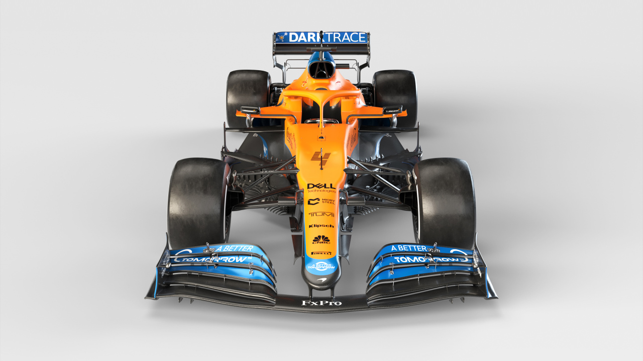Гоночный автомобиль McLaren MCL35M 2021 года на сером фоне