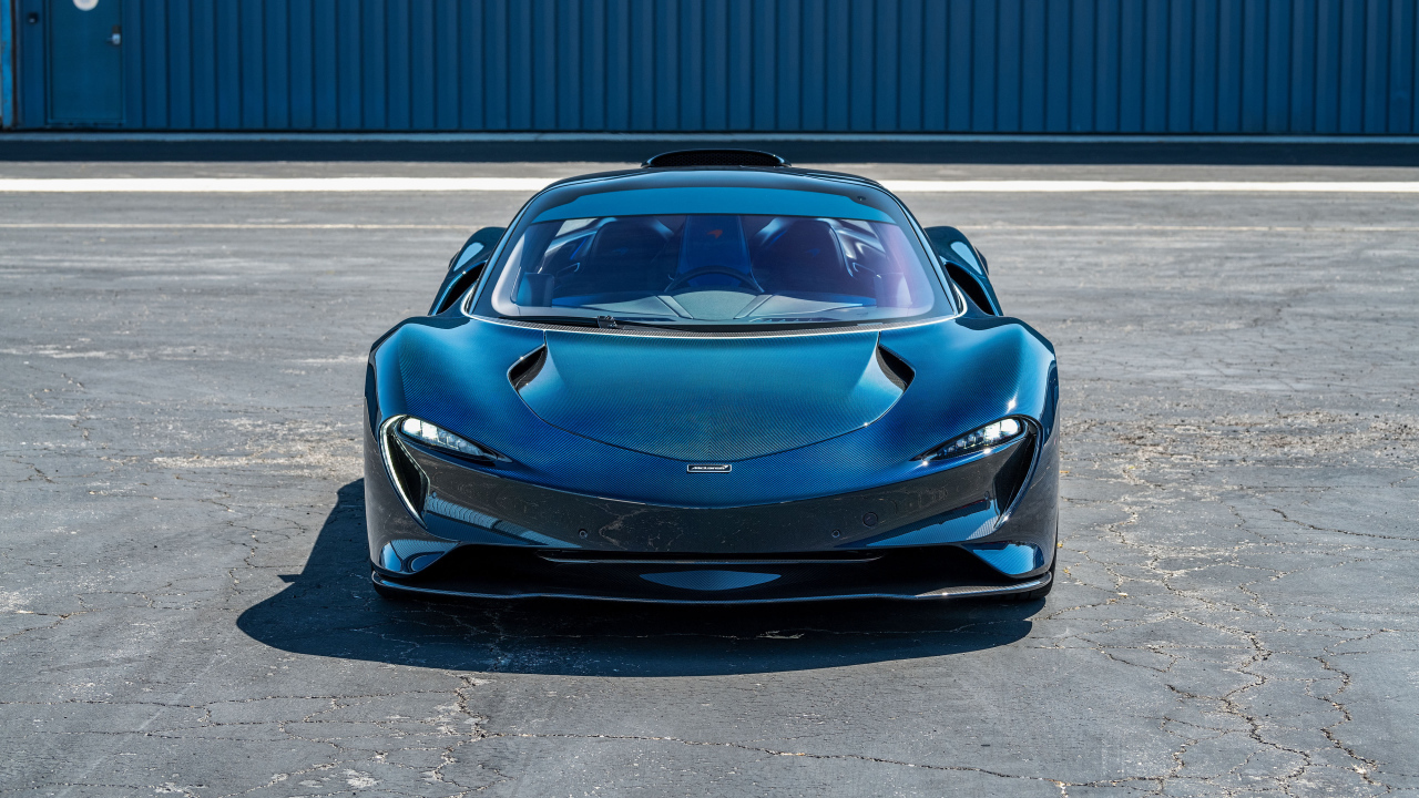 Синий спорткар McLaren Speedtail