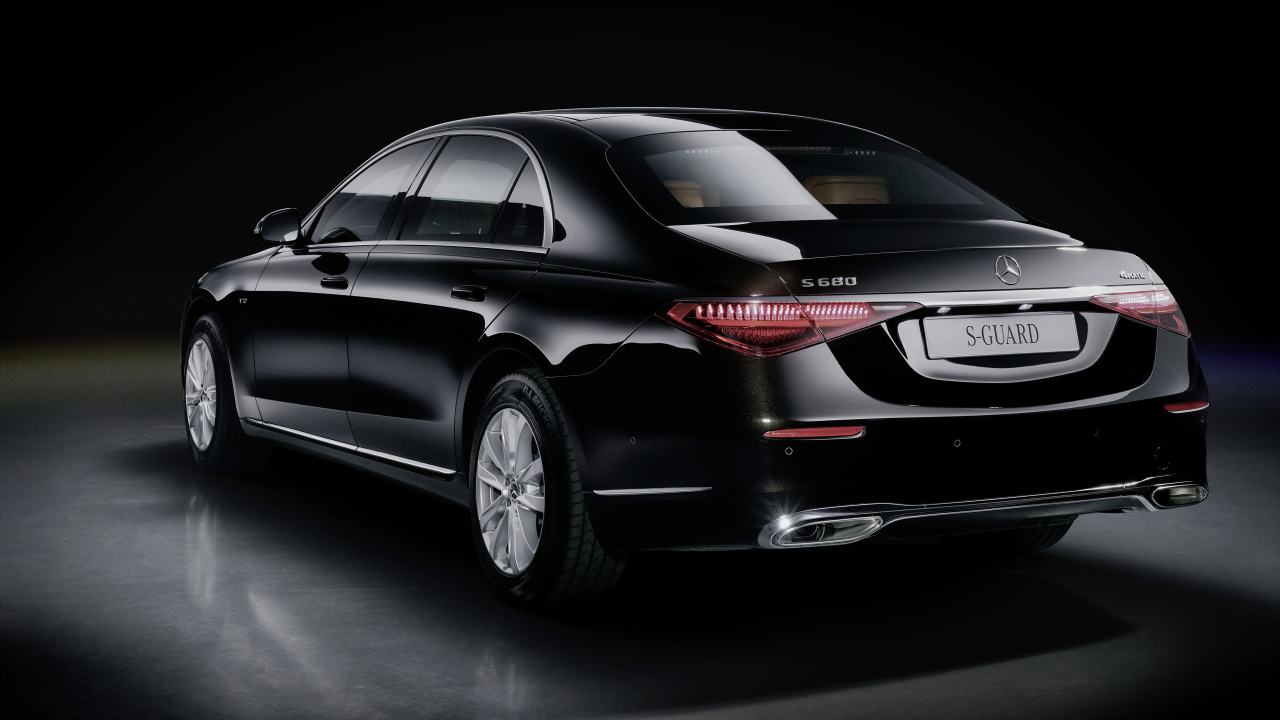 Черный Mercedes-Benz S 680 Guard 4MATIC 2021 года вид сзади 