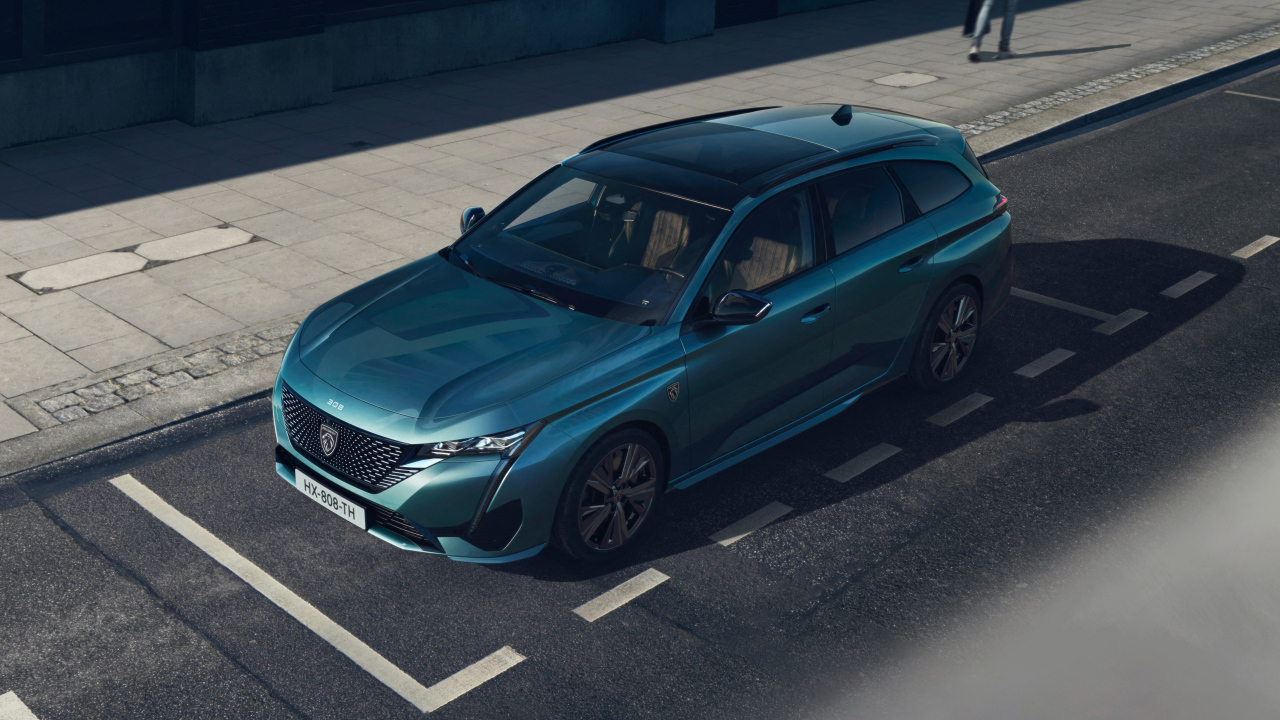 Автомобиль Peugeot 308 SW GT 2021 года