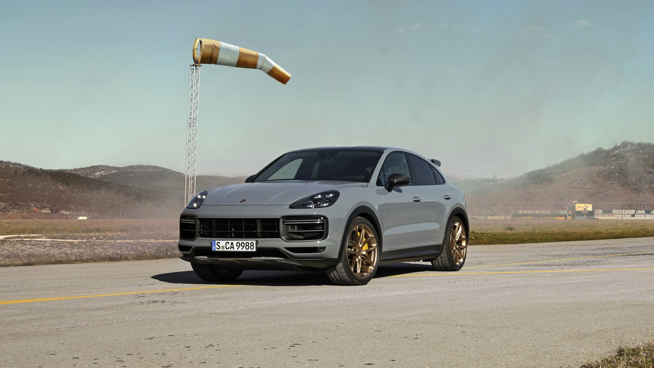 Автомобиль Porsche Cayenne Turbo GT 2021 года