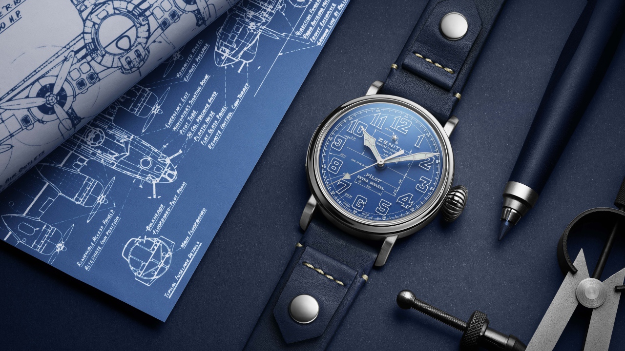 Стильные дорогие мужские часы  Zenith Pilot Type 20 на столе с ручной