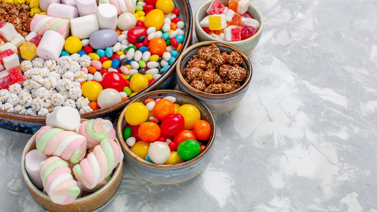 Разные вкусные разноцветные сладости