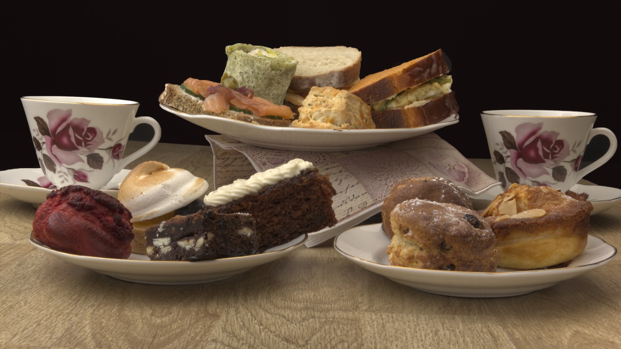 Печенье и пирожные с чаем на столе 