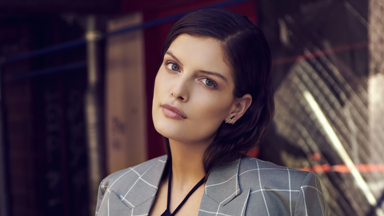 Красивая нежная девушка немецкая модель Ванесса Фукс