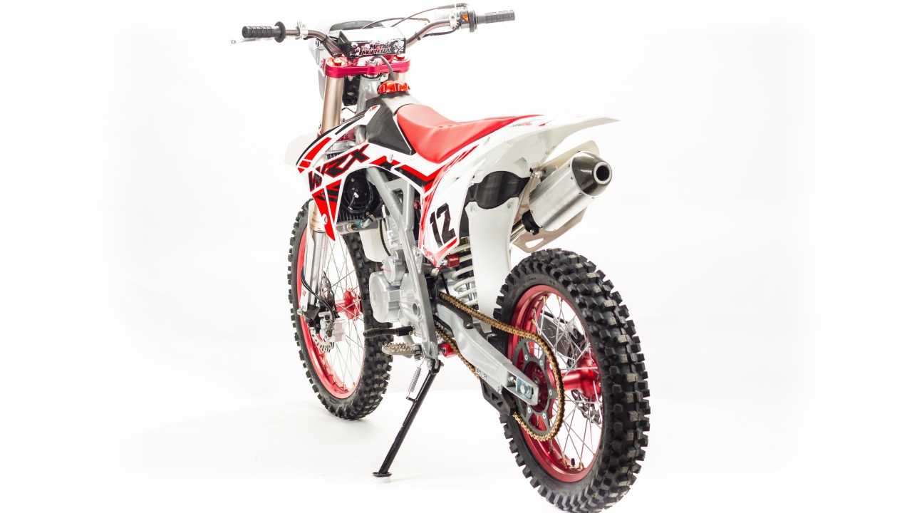 Гоночный спортивный мотоцикл КРОСС WRX250 LITE WFA на белом фоне