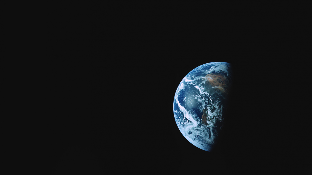 Тень падает на планету Земля