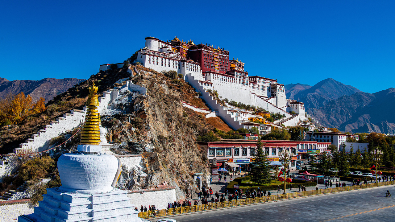 Красивый старинный дворец Потала,  Китай