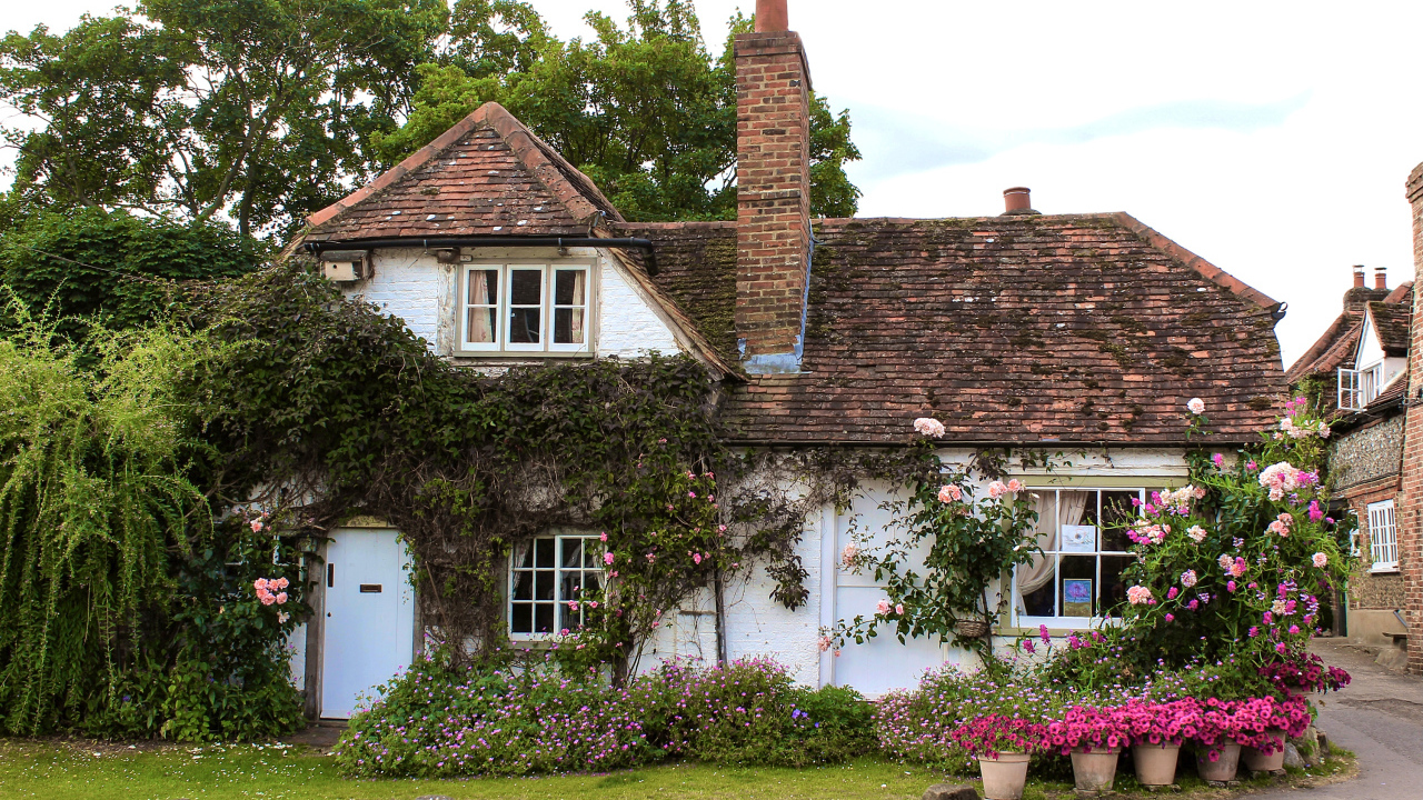 Красивый дом с цветами, Англия