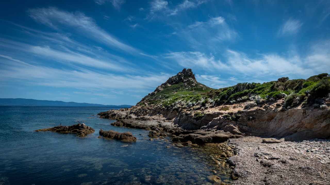 Красивое голубое небо над морем, Франция