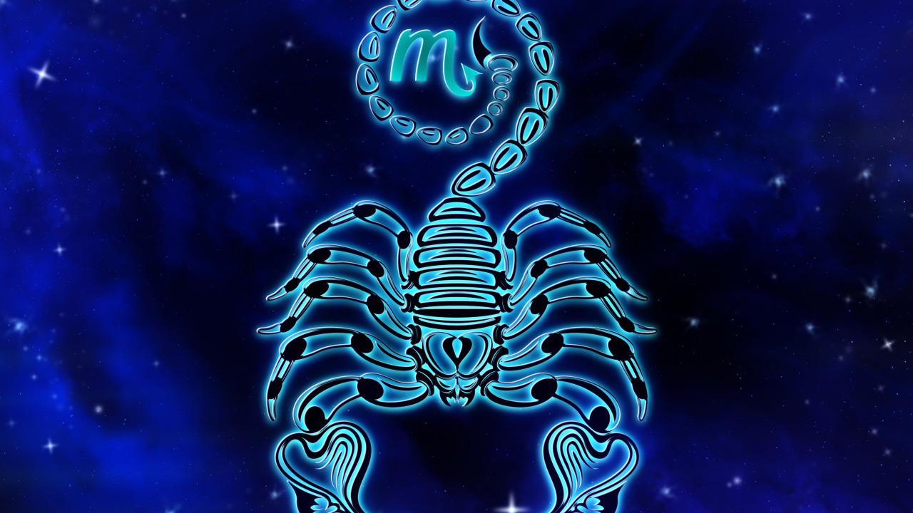 Красивый знак зодиака скорпион на синем фоне