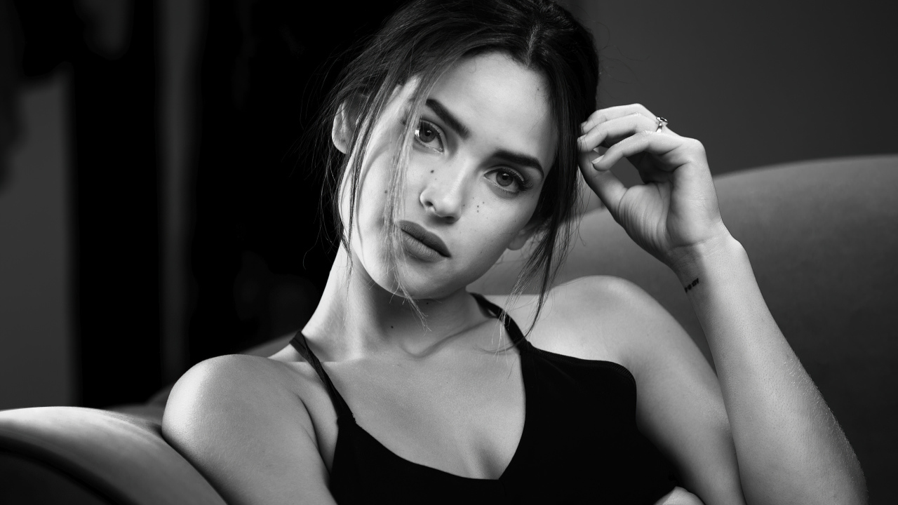 Американская актриса Адриа Архона черно -белое фото