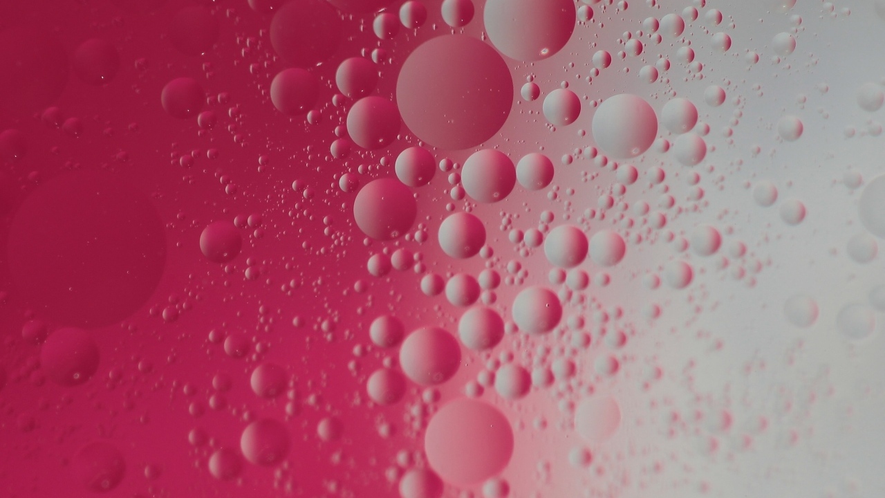 Пузыри на серо-розовом фоне