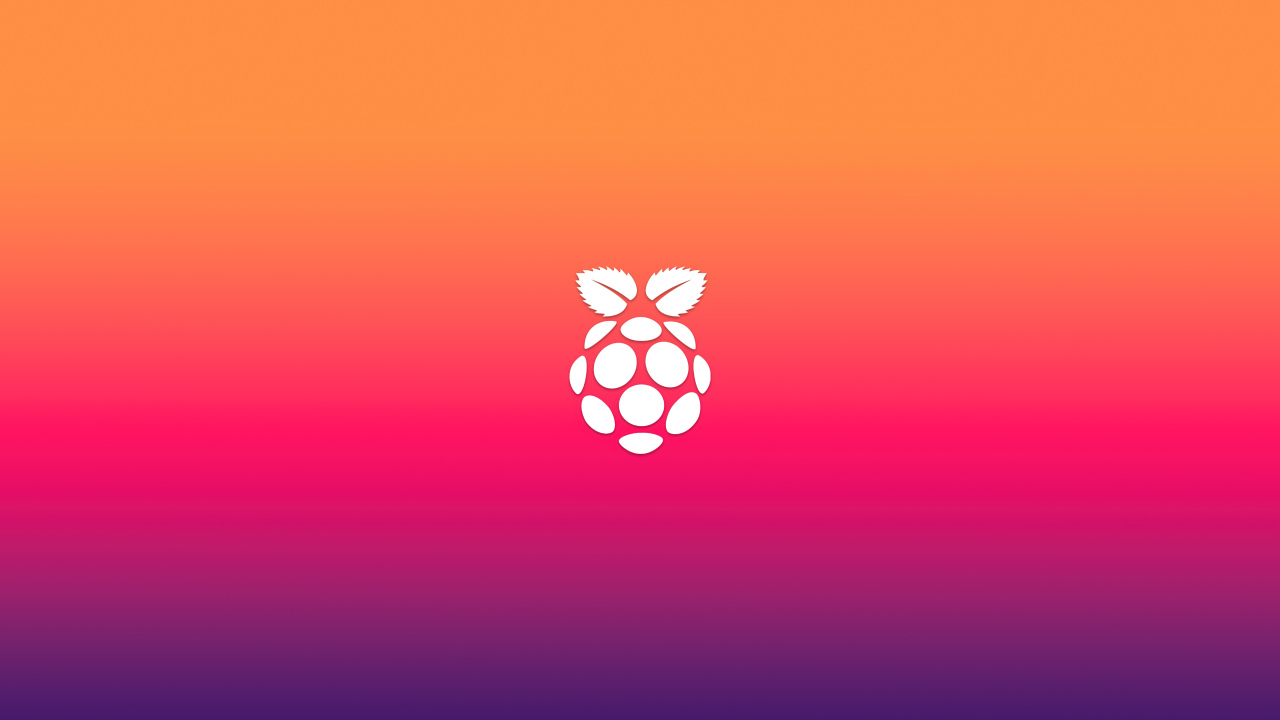 Белая ягода на розовом фоне