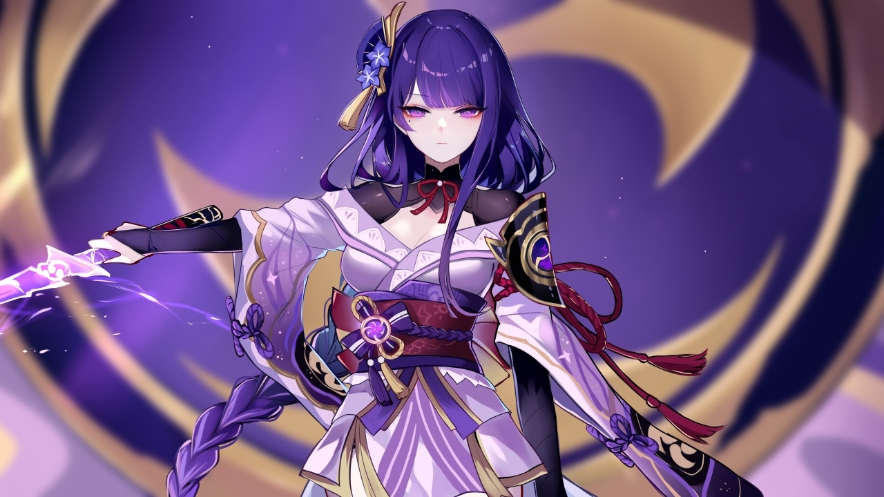 Девушка аниме с фиолетовыми волосами держит мечи