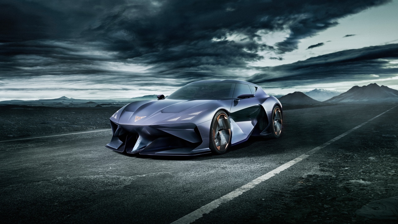 Автомобиль Cupra DarkRebel на фоне грозового неба