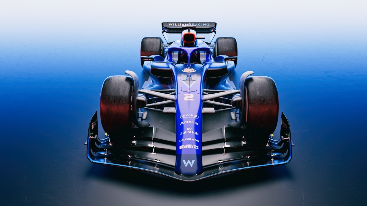Вид спереди на гоночный автомобиль Williams Racing FW45