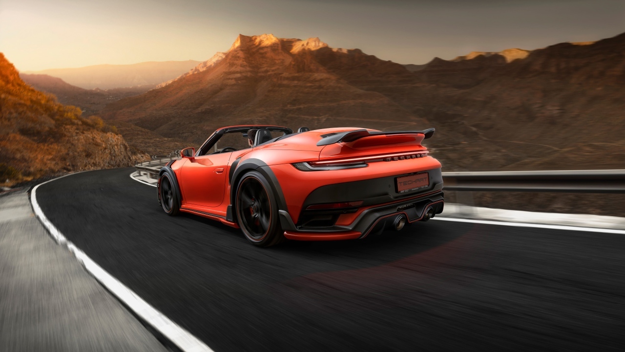 Красный кабриолет TechArt GTstreet R