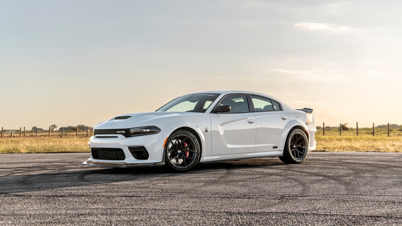 Белый автомобиль Hennessey Charger H1000 Last Stand