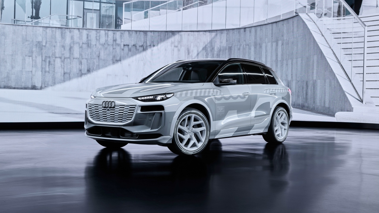 Автомобиль Audi Q6 E-Tron Prototype Show Car 2023 года