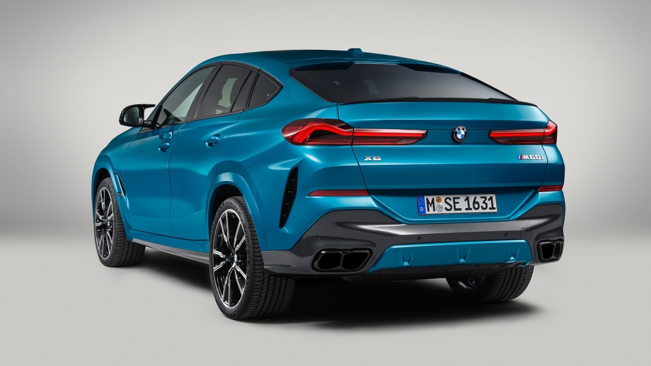 Синий автомобиль  BMW X6 2023  вид сзади