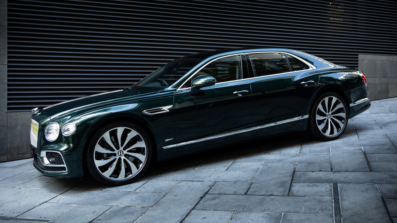 Автомобиль бизнес класса Bentley Flying Spur Hybrid 2023 года