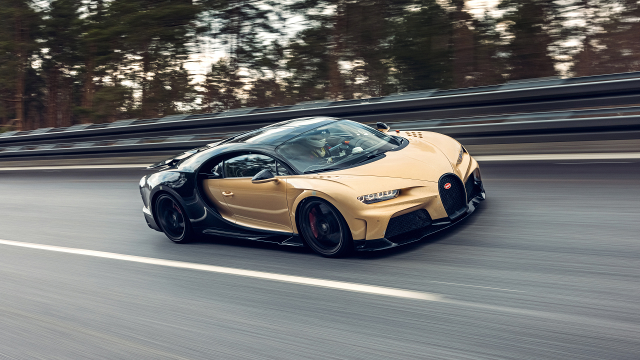 Быстрый автомобиль Bugatti Chiron, 2023 года