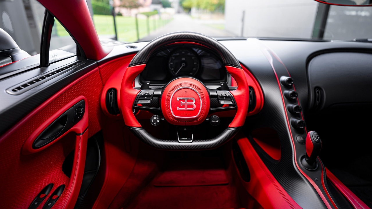 Кожаный салон автомобиля Bugatti Chiron Pur Sport