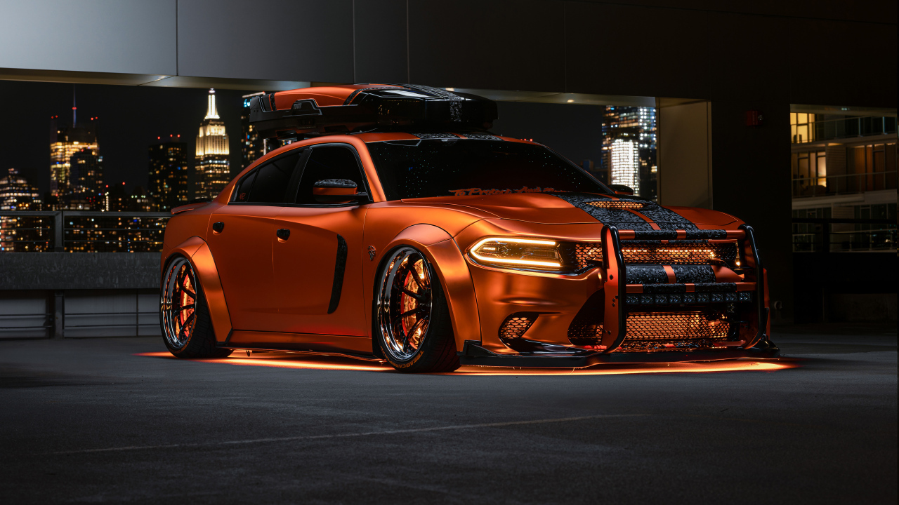 Стильный блестящий автомобиль Dodge Charger
