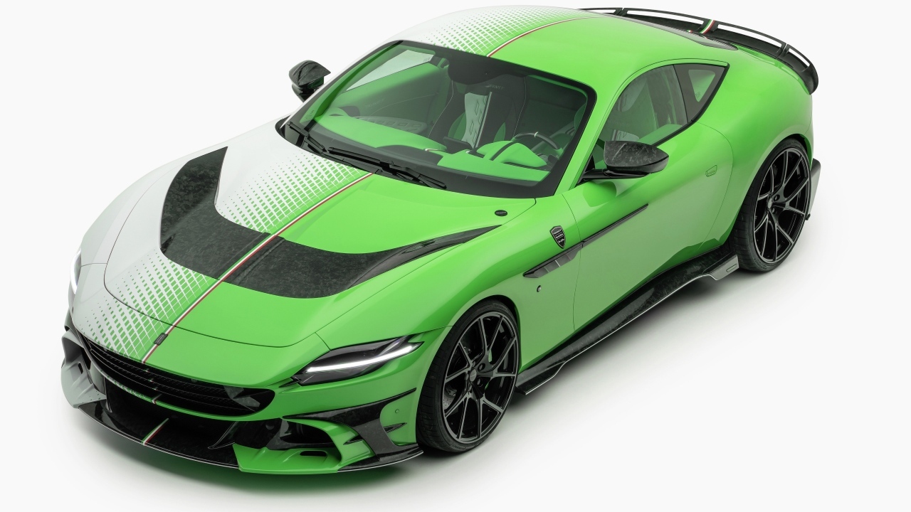 Автомобиль Mansory Tempesta Verde Ferrari Roma на белом фоне