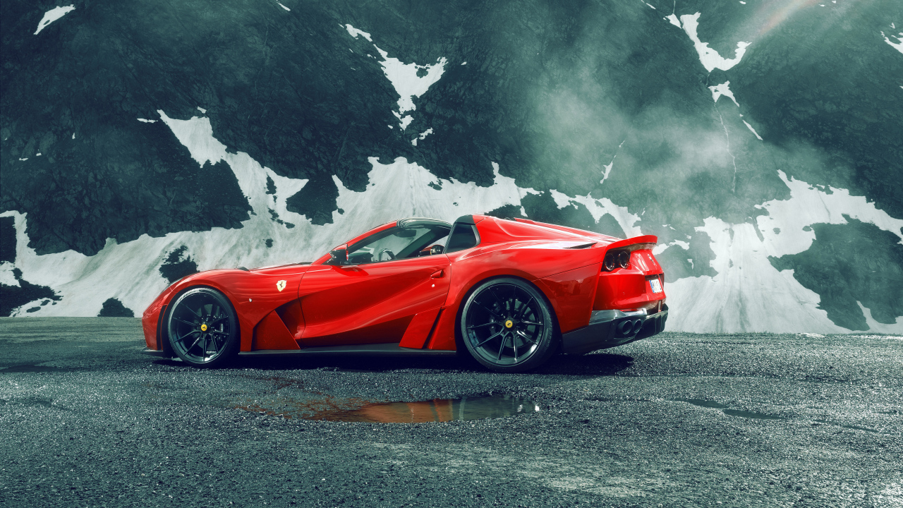 Красный Novitec Ferrari 812 GTS N-Largo на фоне гор 