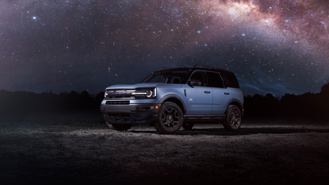 Автомобиль Ford Bronco Sport Black Appearance Package 2024 года под звездным небом