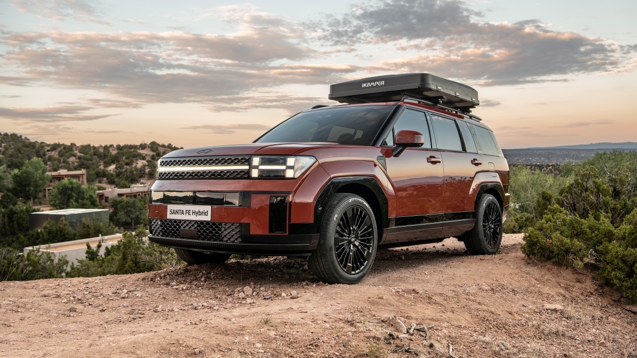 Автомобиль Hyundai Santa Fe Hybrid 2023 года