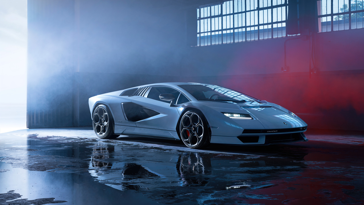 Автомобиль Lamborghini Countach LPI 800-4, 2022 года в ангаре