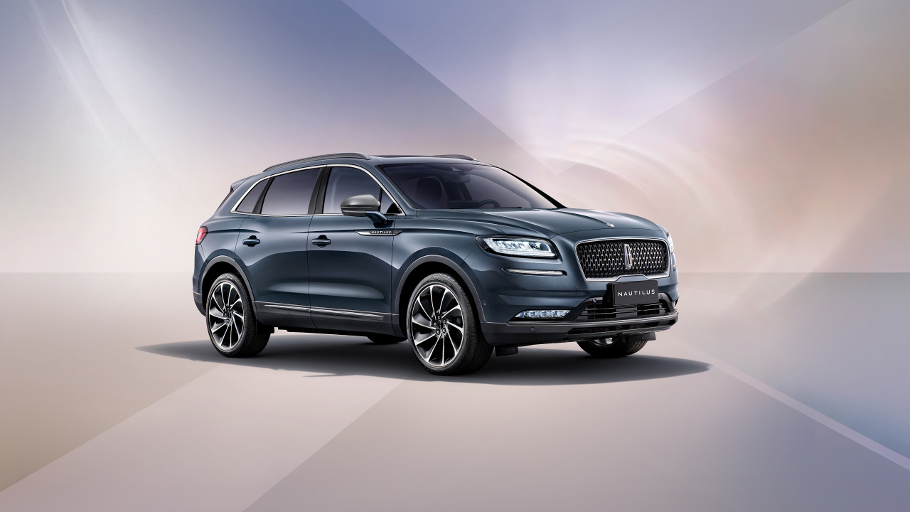 Серебристый внедорожник Lincoln Nautilus 100th Anniversary