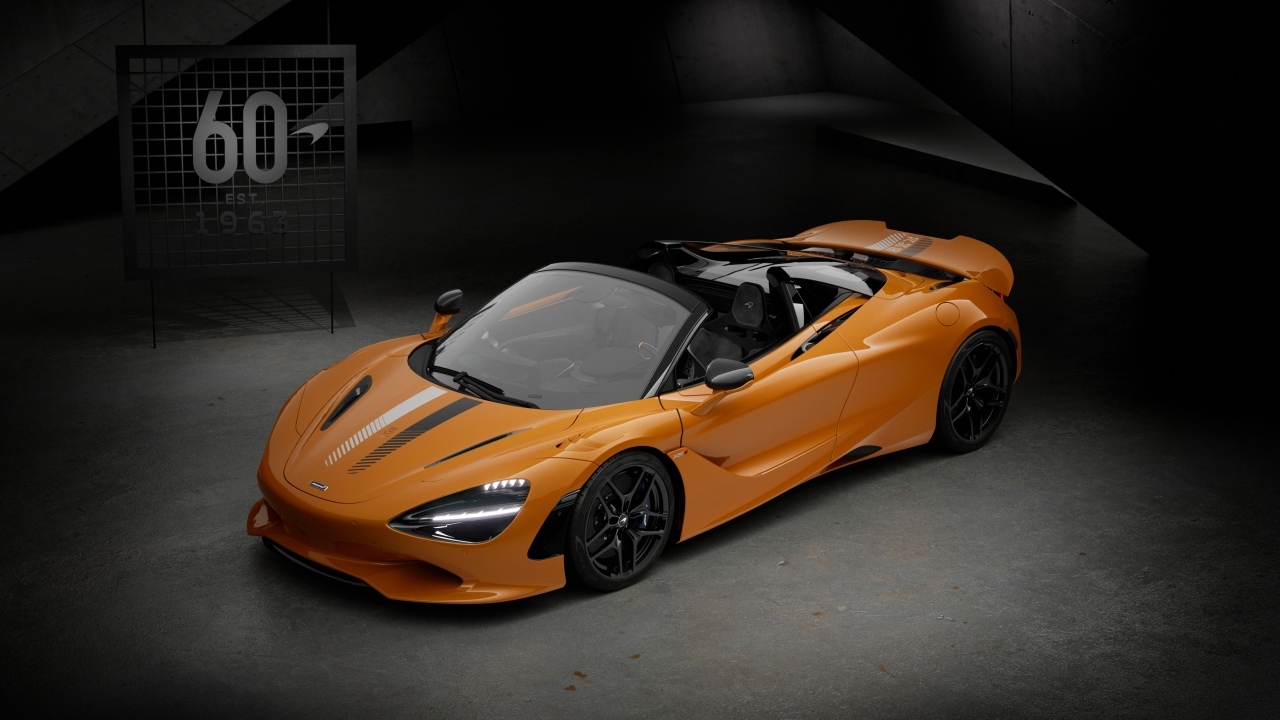 Оранжевый спорткар McLaren 750S 60th Anniversary Edition