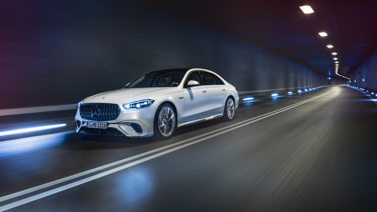 Автомобиль Mercedes-AMG S 63 E Performance 2023 года в тонелле