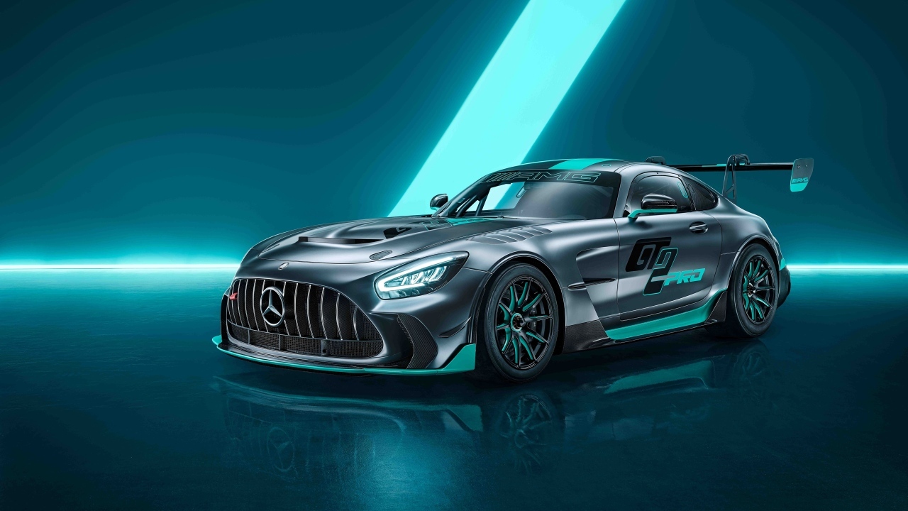 Быстрый автомобиль Mercedes-AMG GT2 PRO