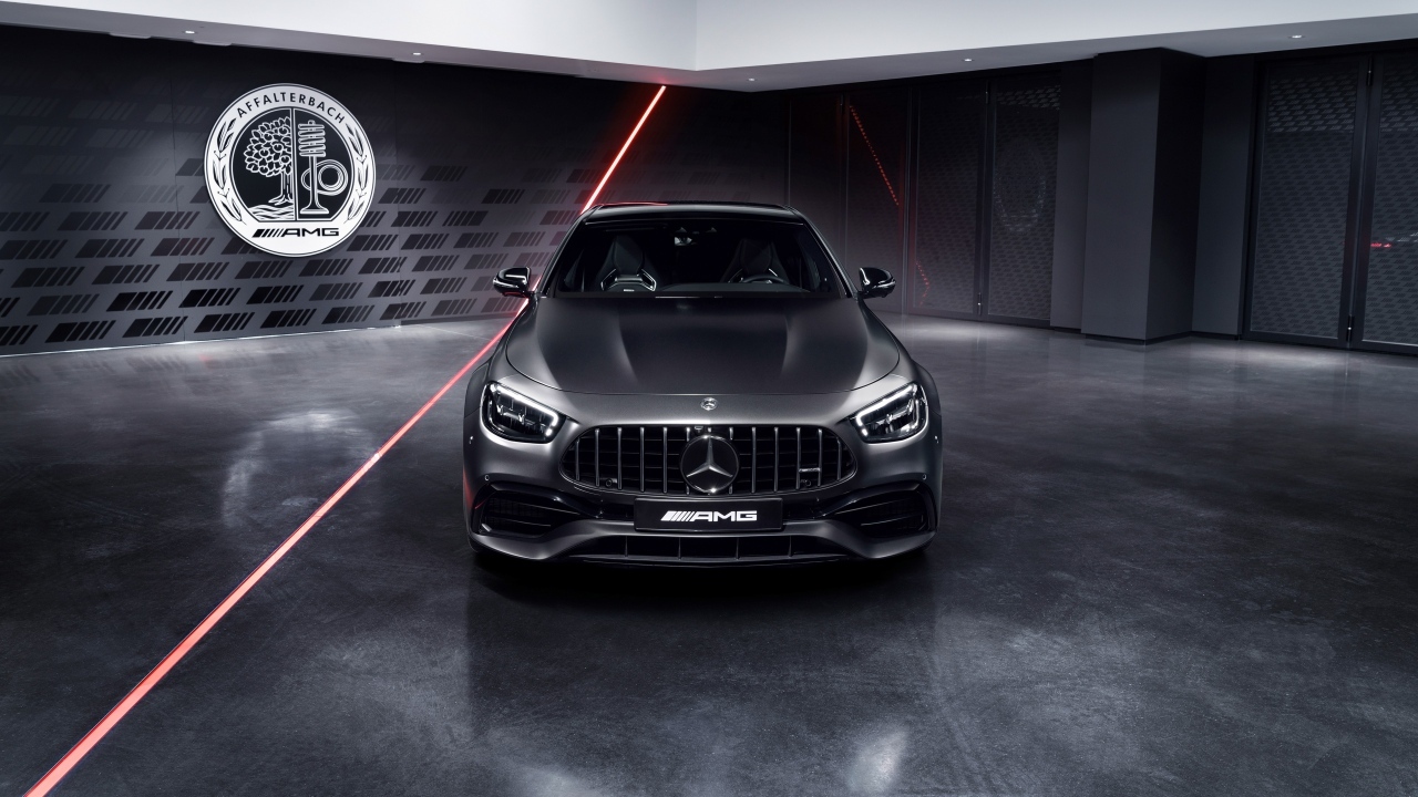 Автомобиль Mercedes-AMG E 63 S 4MATIC+ вид спереди