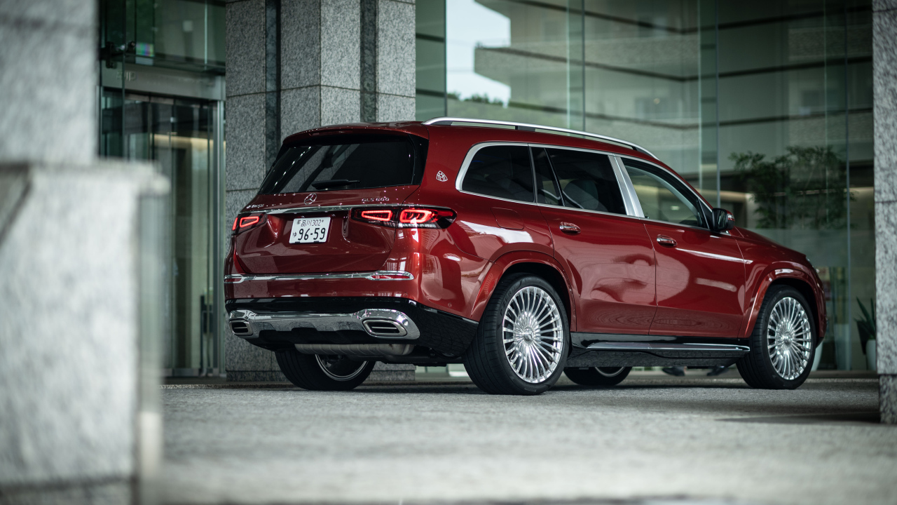 Красный внедорожник Mercedes-Maybach GLS 600 4MATIC 2021 