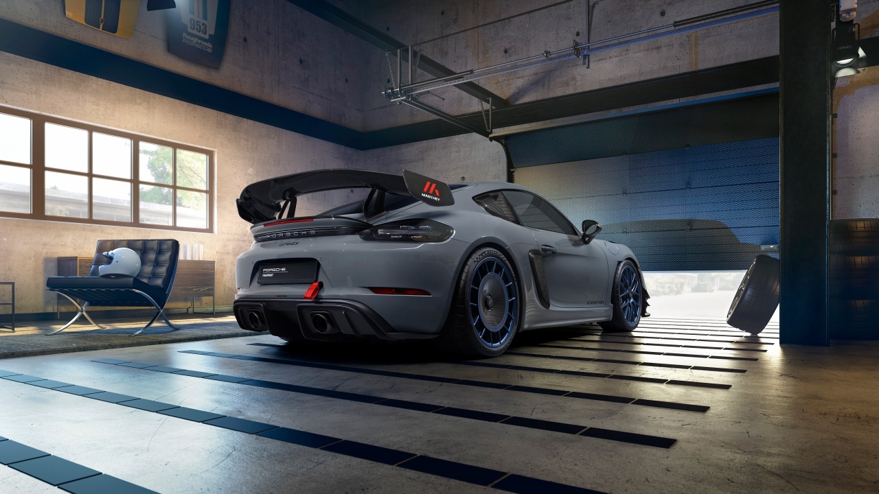 Вид сзади на автомобиль Porsche 718 Cayman GT4 RS Manthey Kit