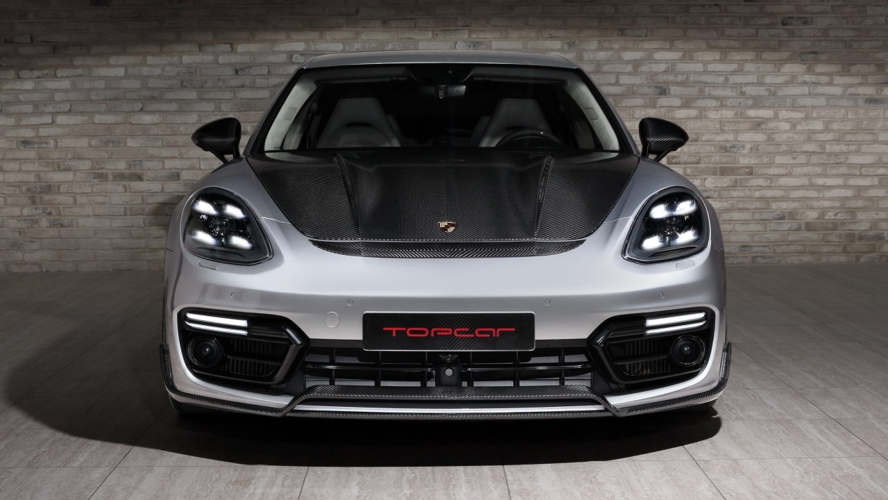 Автомобиль TopCar Porsche Panamera Turbo GT Edition 2023 года на фоне стены