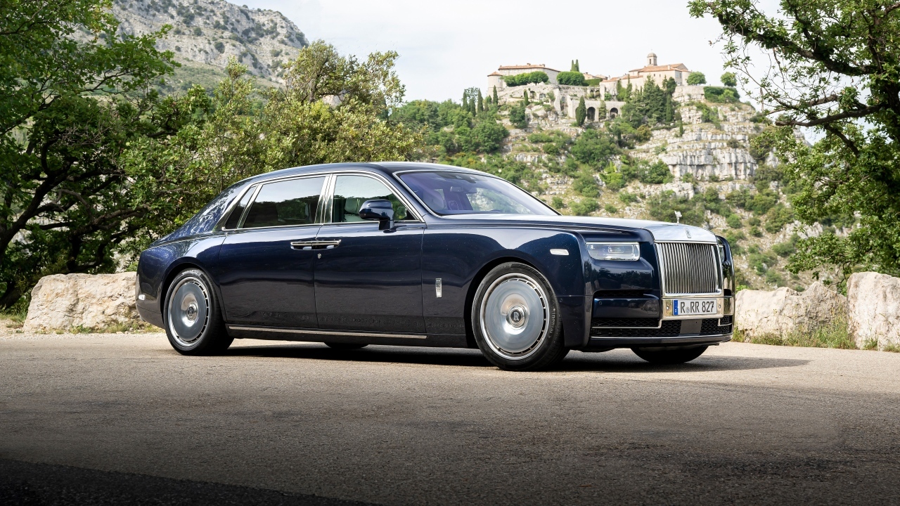 Автомобиль Rolls-Royce Phantom 2022 года
