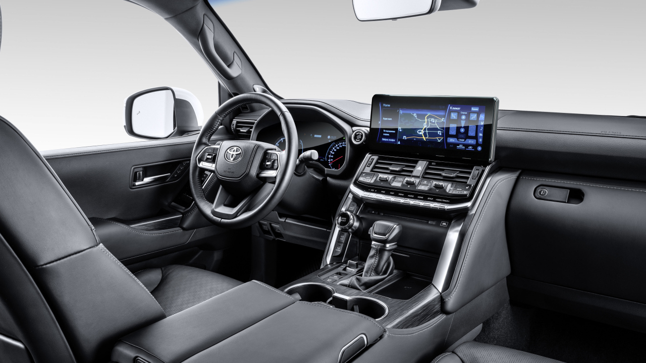 Кожаный салон автомобиля Toyota Land Cruiser 70th Anniversary 2022 года