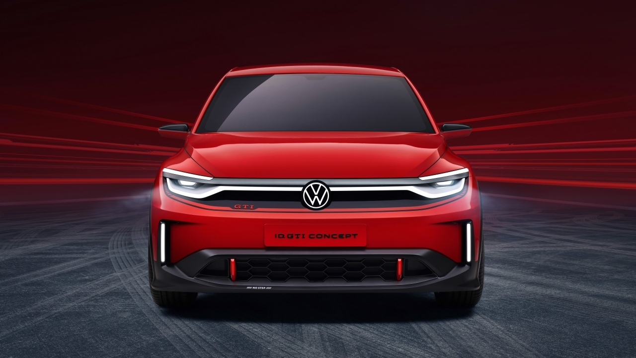 Вид спереди на автомобиль Volkswagen ID. GTI Concept 2023  года