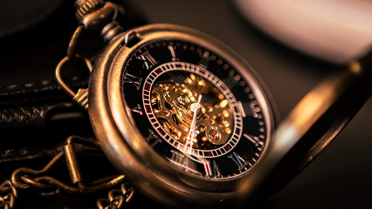 Золотые карманные часы на цепочке 